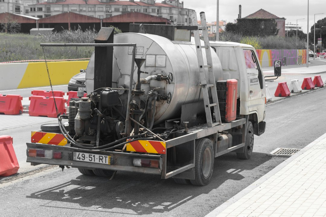 Fahrzeug für Straßenarbeiten als Symbolbild für den Tag der Autobahn in Kamen
