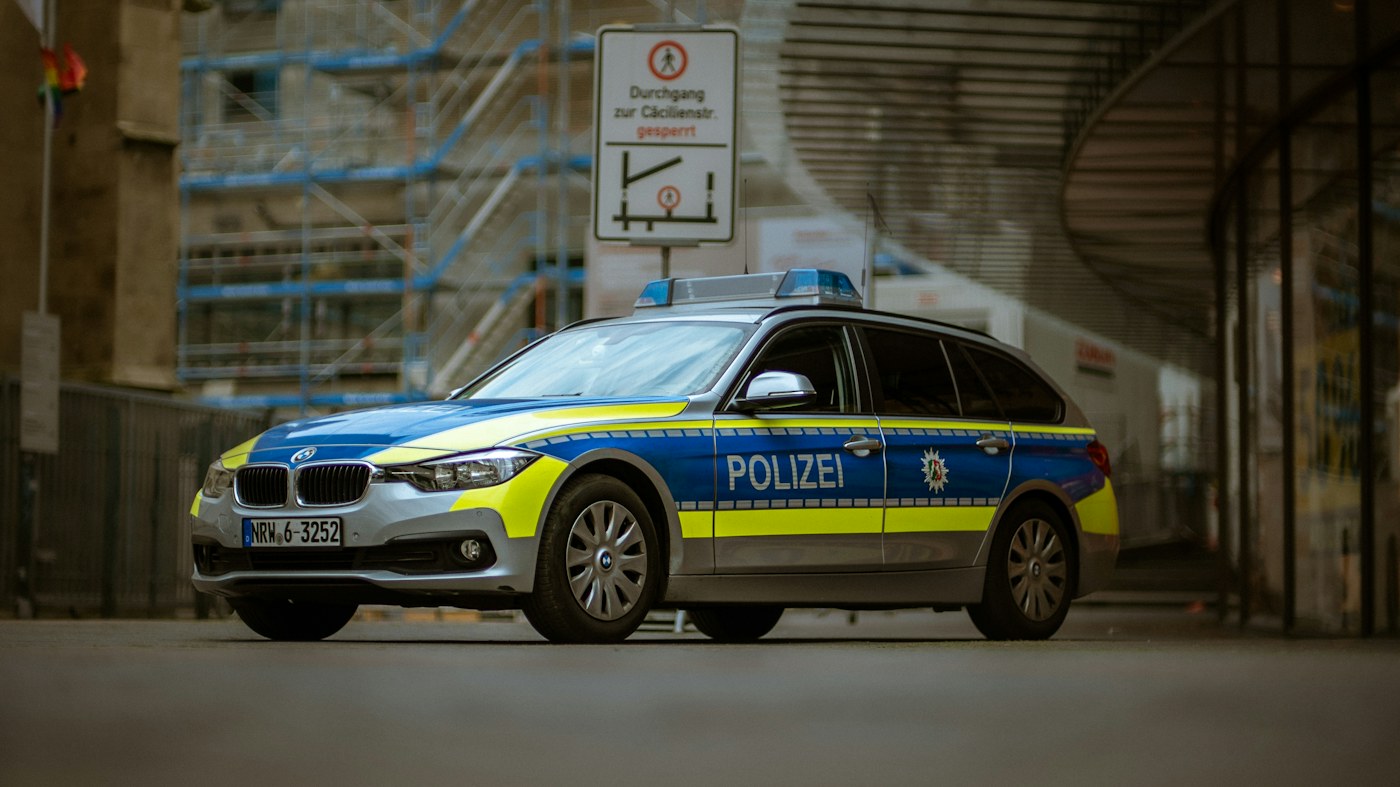 Polizei und Zoll durchsuchen zwölf Objekte in Bönen und Bergkamen