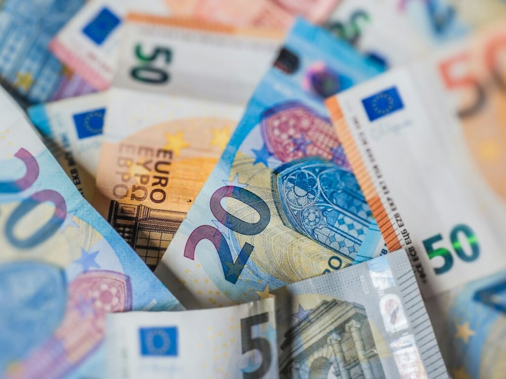 Euro-Banknoten als Symbolbild für staatliche Steuereinnahmen